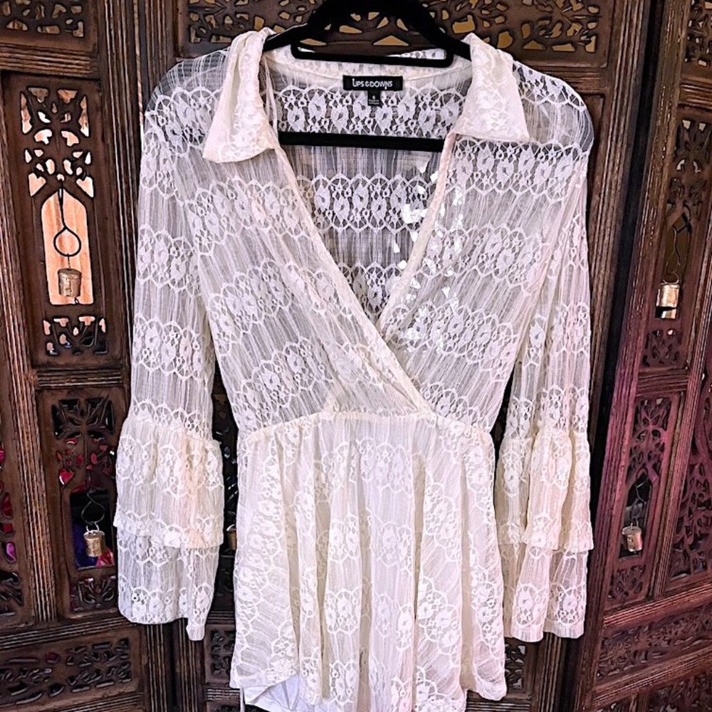 UPS AND DOWNS WHITE LONG SLEEVE SHEER COLLARED V NECK BLOUSE TOP SMALL